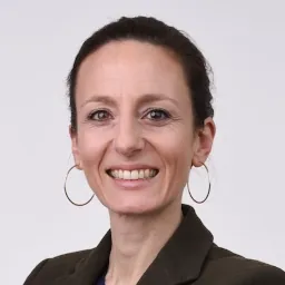 Headshot Laura Hayek